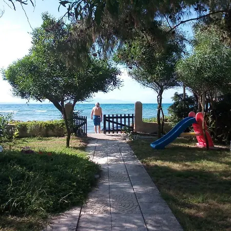 別荘 Summer House On The Sandy Beach